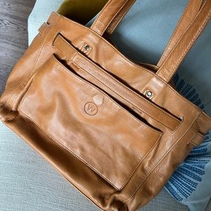Wanderers Madrid tote in tan.